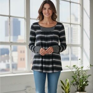 Erge Design Women’s Contrasting Striped Extra Long Sleeve Top